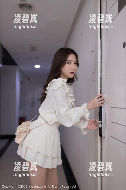 秀人网 - 奈汐酱nice写真，精选天使造型，这个姿势我得留着慢慢琢磨。
