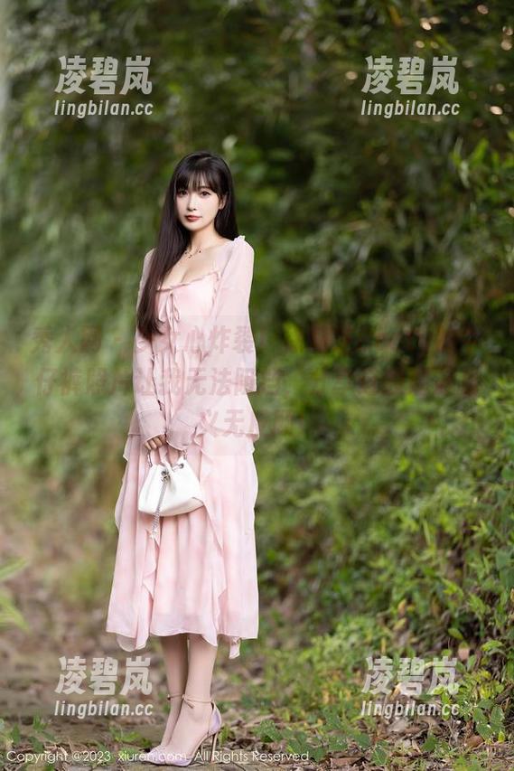 秀人网 - 少女心炸裂！徐莉芝Booty的牛仔裤照片让我无法阻挡，分享这股潮流我义无反顾！