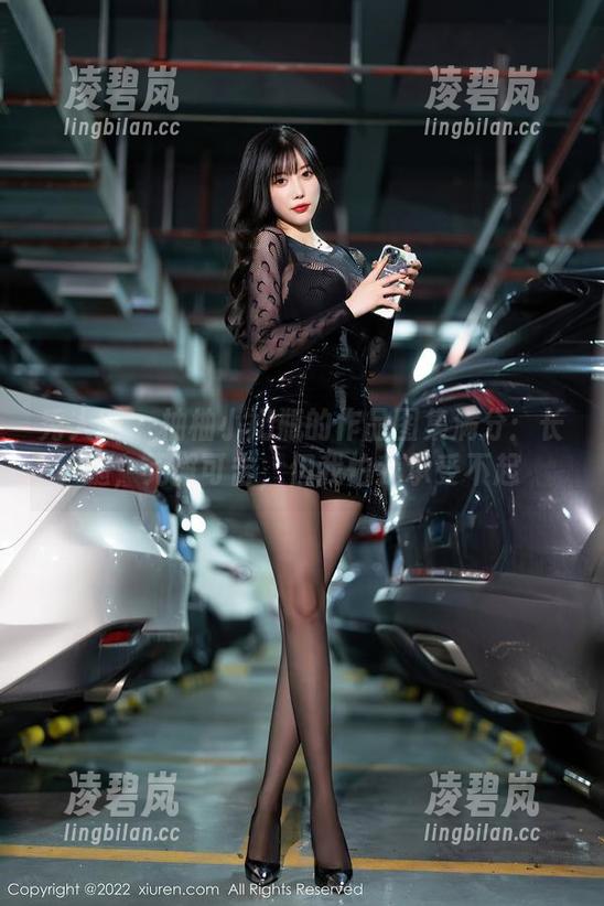 秀人网 - 柚柚小奶瓶的作品图集满分：长腿，无懈可击，但我怕我承受不起
