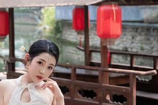 秀人网 – 写真在手，美七mia的图包内藏的套装让我思绪飞到了时尚界。