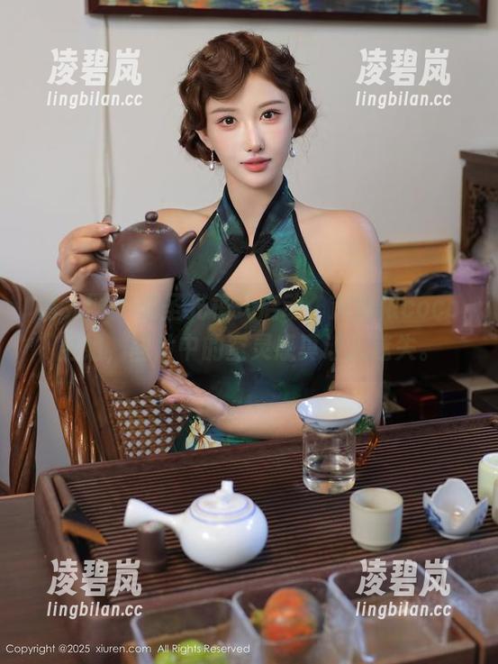 秀人网 - 无圣光模式启动，赵惟依coco空姐，图片中的空灵感真让人迷失。