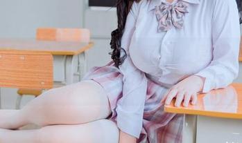 穆零Mu0今天又来了，睡裙、更新，还有那一丝丝的不羁