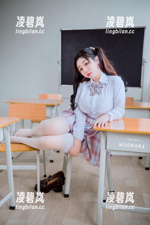 穆零Mu0今天又来了，睡裙、更新，还有那一丝丝的不羁