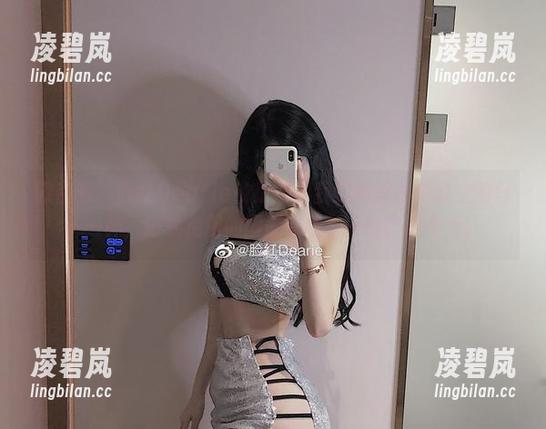 微密圈 - 脸红Dearie的镂空和我思维里那个悬空的日子一样，进来免费的图册看看，一眨眼过半天。
