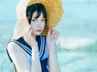 夏天来了，落落Raku的图集多了份热气腾腾的期待