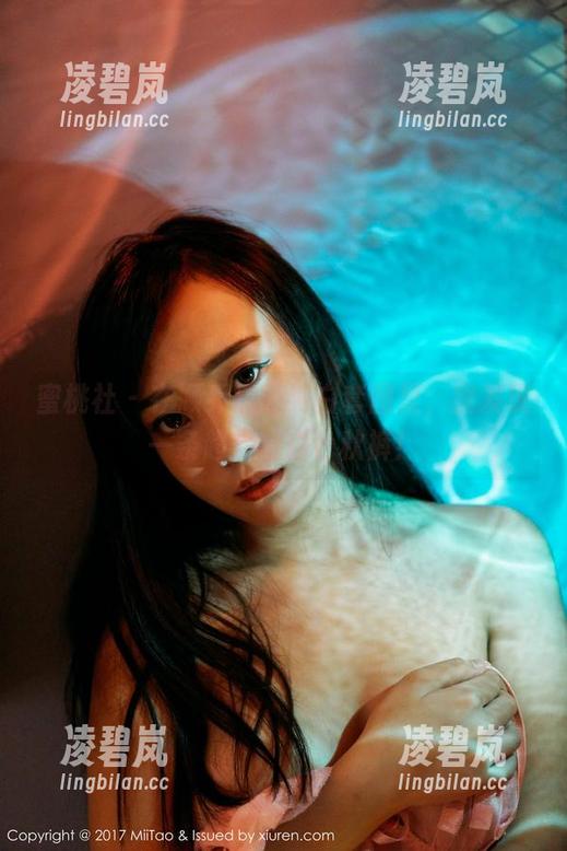 蜜桃社-顾乔楠 蜜桃社 - 在顾乔楠的纯白套图里,我发现一条超美的白色秋裤!
