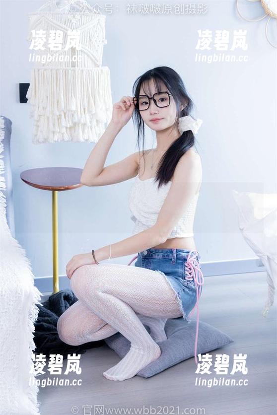 袜啵啵 - 免费来了！在苏苏的肉丝写真里找点小乐子吧！