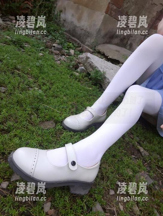 西尔酱 更新啦!西尔酱穿的制服让我内心射了一下,这波美图,我已经预约了!