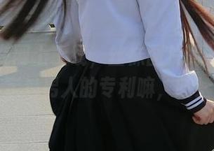 西尔酱在网上上线，丝袜图片的帅气不一定是男人的专利嘛，咳！