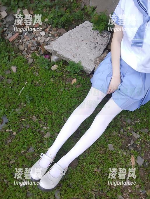 西尔酱的私拍资源：古风小西尔，果然很有那种味道，不由得皱眉。