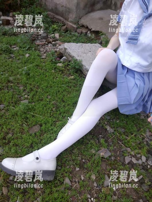 “当西尔酱拿起相机，美图瞬间变女友！”这就是情敌的终极武器。