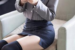 语画界 – 瞧，芝芝booty又在用这些豹纹和丝足的小细节，撩动我的心弦
