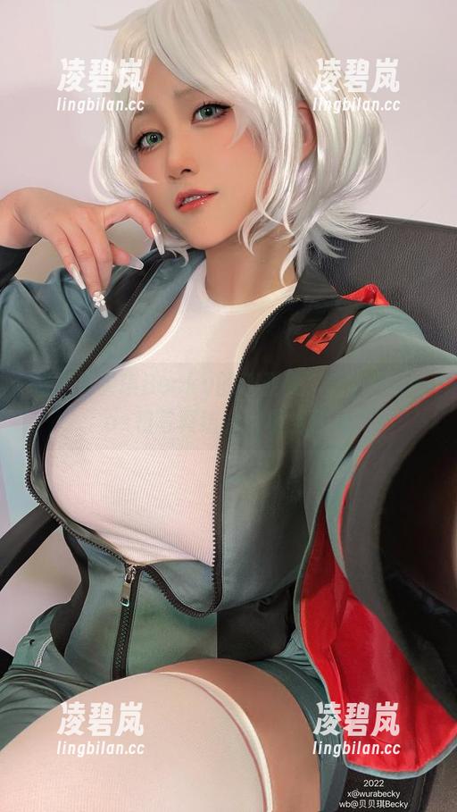 看完贝贝琪Becky的璃亚梦，真心觉得cos和写真结合得相当任性
