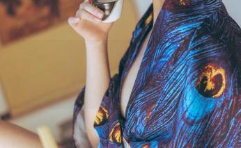 哇！逐月Su又来了，这组泳衣美图不下载真的可惜！