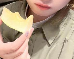 明明不用那么认真看闪月半的连衣裙，下载全套好像也挺有趣的？