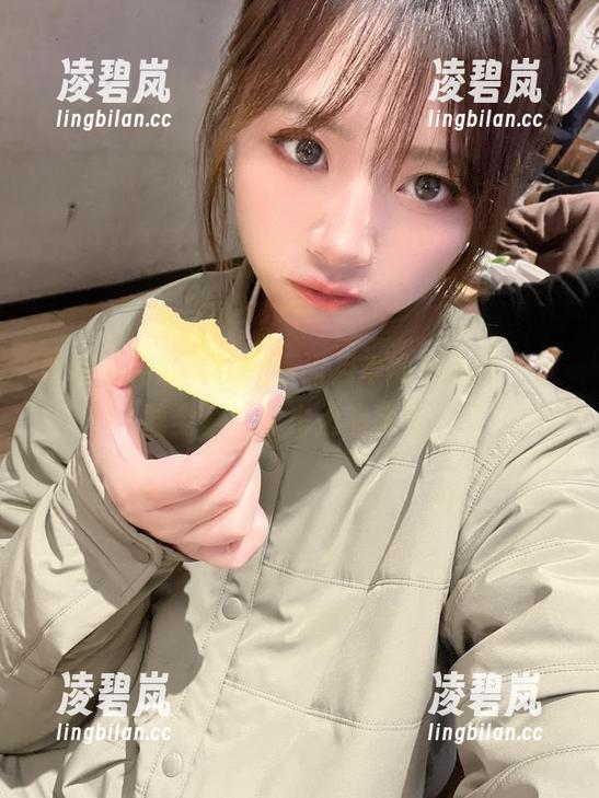 明明不用那么认真看闪月半的连衣裙，下载全套好像也挺有趣的？