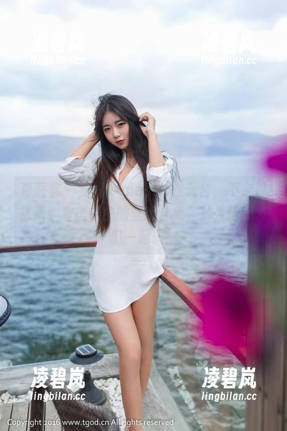青豆客-梦娜Vanessa 青豆客 - 梦娜Vanessa在天台,不走寻常路,窘态横生的壁纸合集,转发给朋友们一起乐!