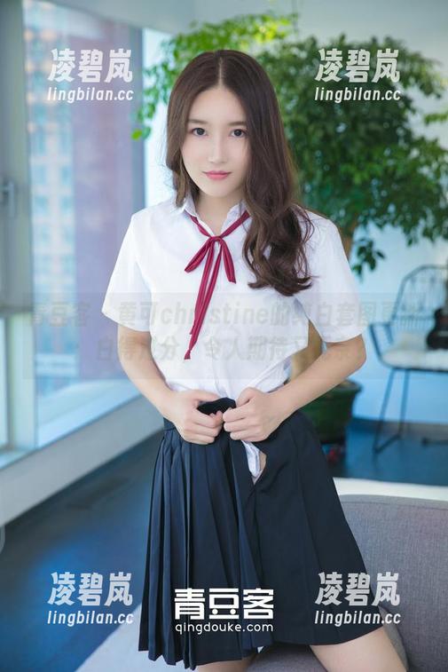 青豆客 - 黄可christine的纯白套图更新：白得过分，令人期待又无奈？