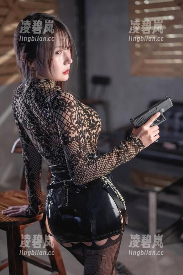 香草喵露露的高清OL会议室奇袭合集—看似正经的日子里能有多少乱象？