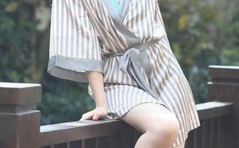 魔镜街拍 – 午后的诱惑：婷婷穿薄丝的包臀灰裙合集，别惹她，免得被美得脸红。