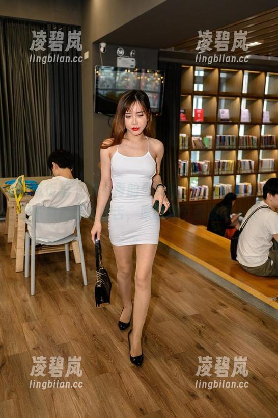 魔镜街拍-艾小青 魔镜街拍 - 艾小青的少女呀,一幅好看的图片真能让人咋舌,原图细节都被盯上了。
