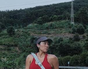 微密圈 – 作品集里的鹿瑶：礼服不靠谱，她的姿态倒挺有趣